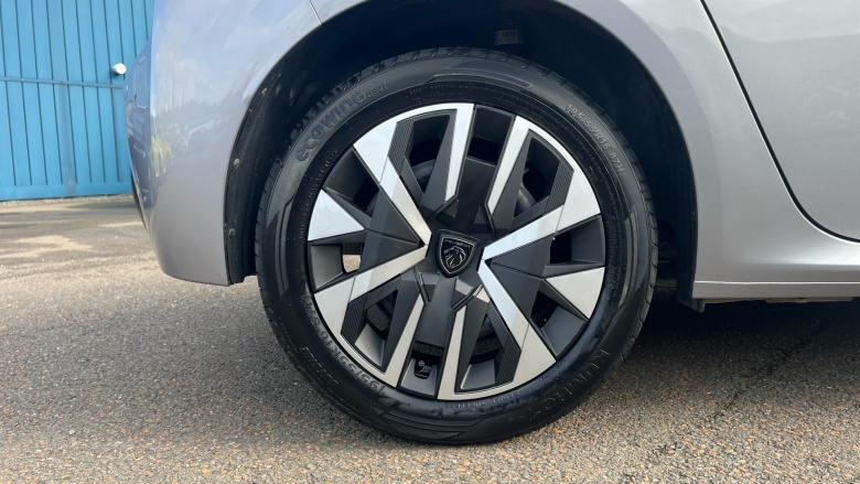 Peugeot 208 1.2 PureTech 100 Active Premium 5dr Petrol Hatchback